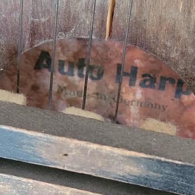 Lot 62: Antique German Auto Harp