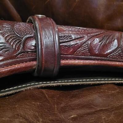 Lot 107: Handmade Leather Colt Style Revolver Gun Holster (Size 32)