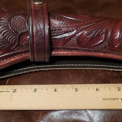 Lot 107: Handmade Leather Colt Style Revolver Gun Holster (Size 32)