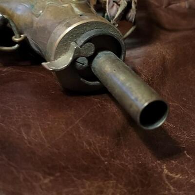Lot 108: Vintage Reproduction Peace Rifle Gun Powder Flask