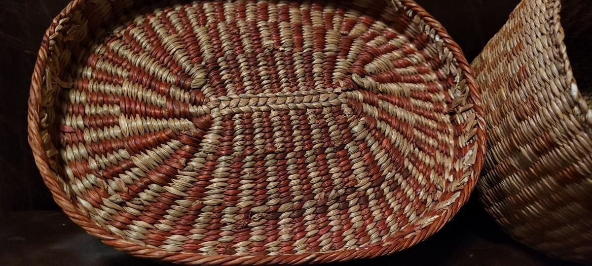 Lot 113 Vintage Native American Woven Basket with Lid