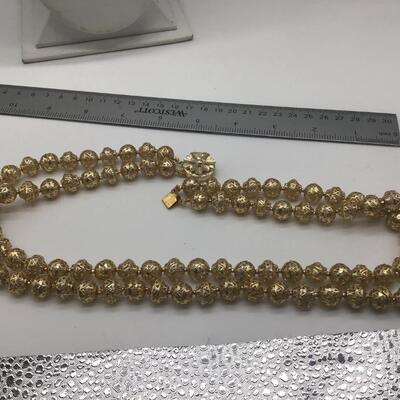 Beautiful Gold Tone Light Necklace. Pretty Clasp