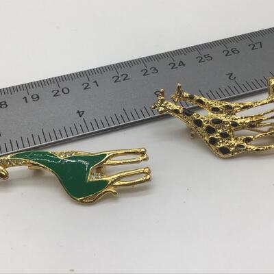 Giraffe Brooch/ Pins