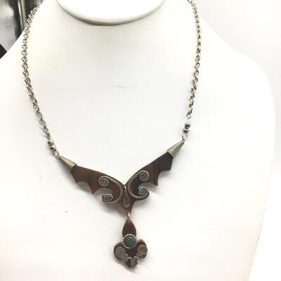 Shell Type Necklace