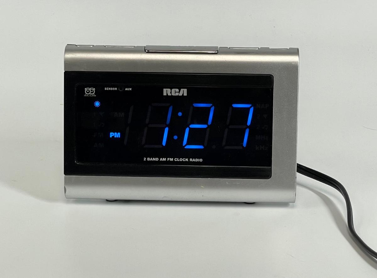 RCA 2 Band AM FM Clock Radio