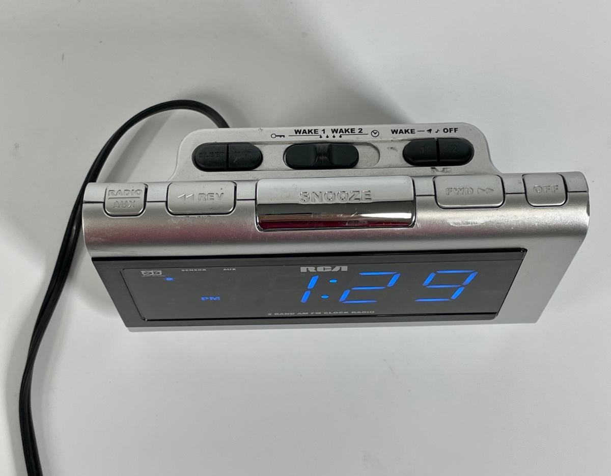 RCA 2 Band AM FM Clock Radio
