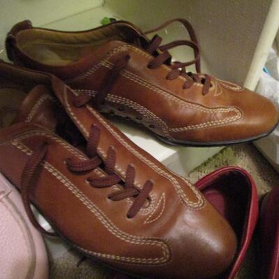 Ladie's Shoes