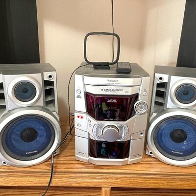 Lot 112 Panasonic CD Player Model SAKA110 2 Speakers 5 CD Changer Shuffle