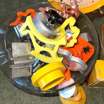 Lot 119 Retro Kitchen Stuff Cookie Cutters Wall Clock Morro Cookie Press Travel Iron Rubber Duck
