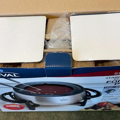 Lot 121 NEW IN BOX  Rival Fondue Pot Electric
