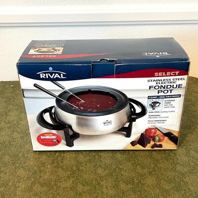 Lot 121 NEW IN BOX  Rival Fondue Pot Electric