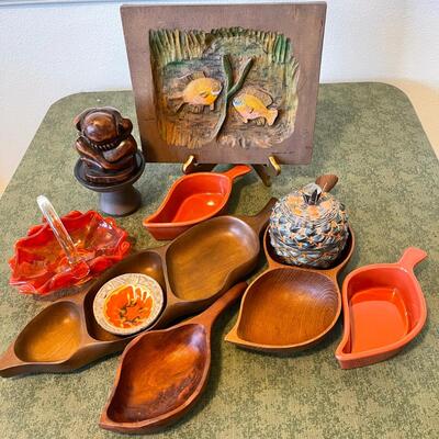 LOt 126 South Seas Tiki Group Monkey Pod Glass Basket Wood Fish Plaque Luau