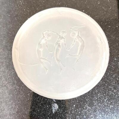 Lot 132 Vintage Rene Lalique Crystal Powder Box Trois Figurines 3 Ladies Daning