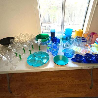 Lot 135 Summer Pool Party Supplies Plastic Items Cups Bowls Pitchers Serving