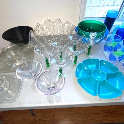 Lot 135 Summer Pool Party Supplies Plastic Items Cups Bowls Pitchers Serving