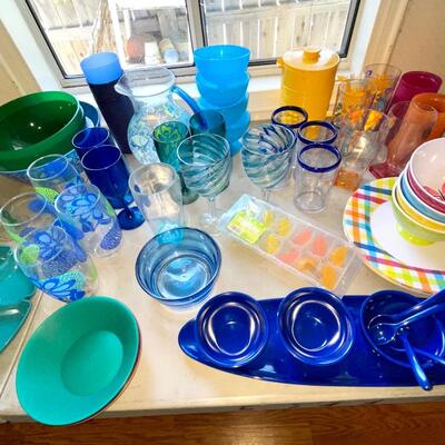 Lot 135 Summer Pool Party Supplies Plastic Items Cups Bowls Pitchers Serving