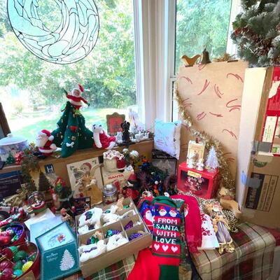 Lot 137 Merry Christmas Group 7 Months !!  Trees Wreaths Stocking White House Ornaments Vintage Glass