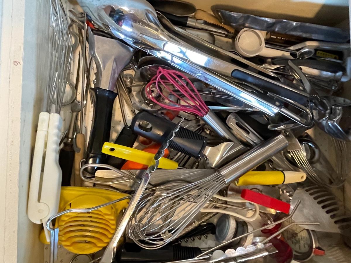Lot 140 Drawer Jammed Kitchen Utensils Whisks Tongs Spoon Vintage