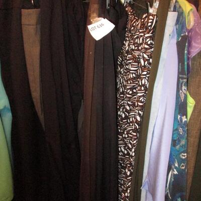 Ladies Clothing/Belts/Scarves