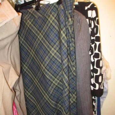 Ladies Clothing/Belts/Scarves
