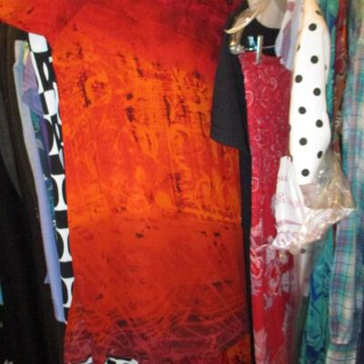 Ladies Clothing/Belts/Scarves