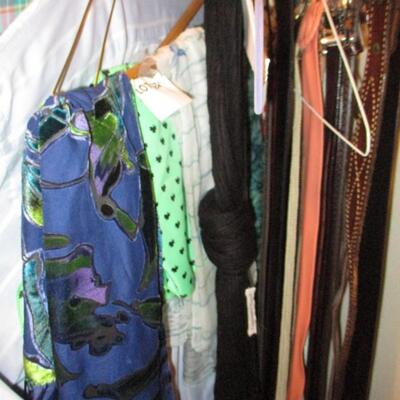 Ladies Clothing/Belts/Scarves