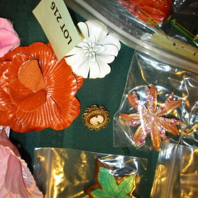 Brooches/Pins