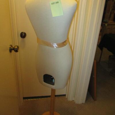 Dress Form/Mannequin