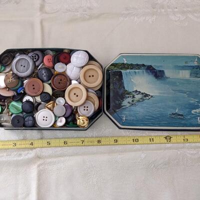 Sweet Vintage Tin of Buttons