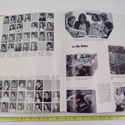 SHAWNEE HEIGHTS HIGH SCHOOL YEARBOOK (1977)