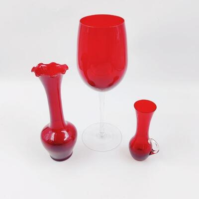 RADIANT RED VASE WINE GLASS LOT