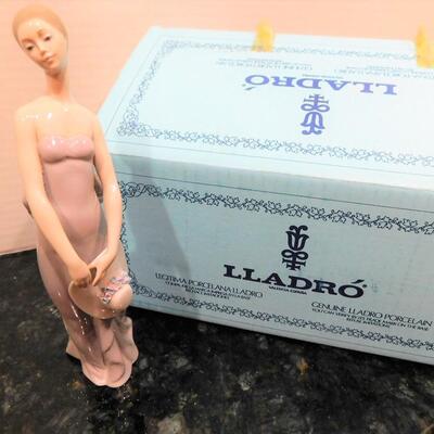 Early LLADRO Figurine The Bridesmaid 5.598 Dama Anorante In Original Box