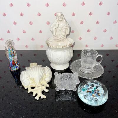 LOT 145  BELLEEK MURANO ST CLAIR WALL POCKET PAPERWEIGHT SACRED HEART JESUS