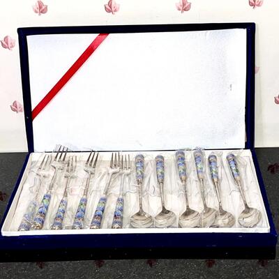 LOT 149  CLOISONNE FORKS & SPOONS SET