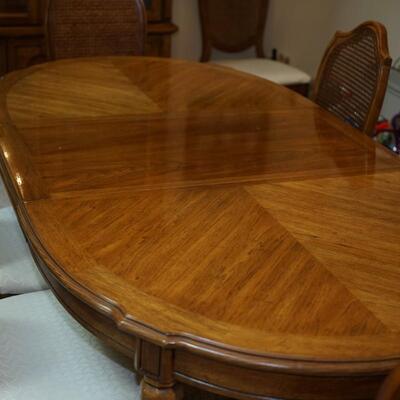 TRADITIONAL WALNUT DINING ROOM TABLE AND 8 CHAIRS
