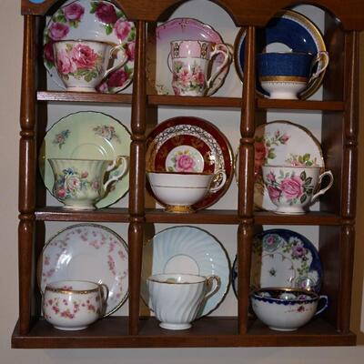 HANGING SHELF WITH 8 BONE CHINA TEA CUPS AND SAUCERS PLUS