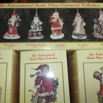 Int'l Santa Claus Ornament Collection
