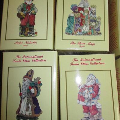Int'l Santa Claus Ornament Collection