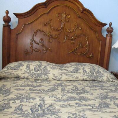Thomasvile Queen Bed