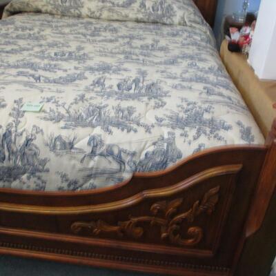 Thomasvile Queen Bed
