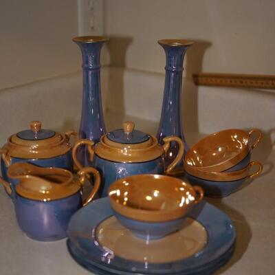 GROUPING OF VINTAGE BLUE LUSTERWAR TO INCLUDE CANDLESTICKS