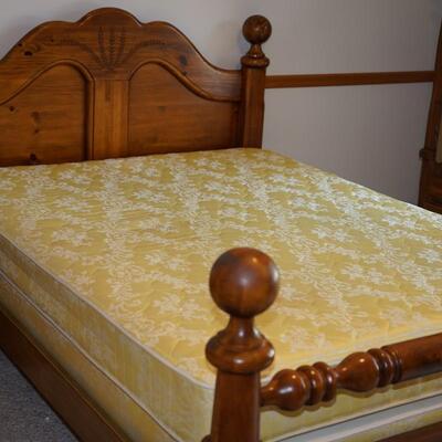 PINE CANNONBALL POSTER BED W/SHEAVES OF WHEAT  CARVED ACCENT