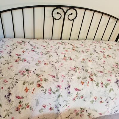 Bedding & Pillows