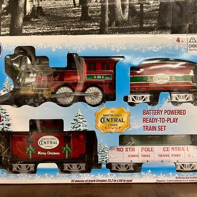 1260 Lionel North Pole Central Ready-to-Play Freight Set, Battery-powered Model Train Set with Remote