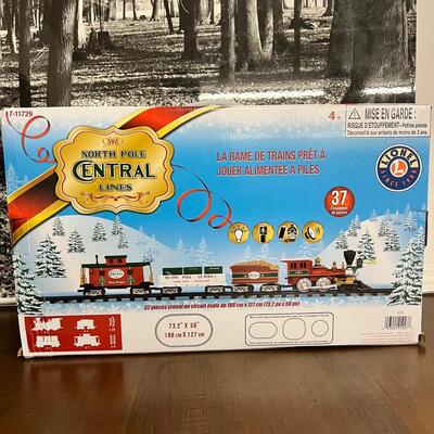 1260 Lionel North Pole Central Ready-to-Play Freight Set, Battery-powered Model Train Set with Remote