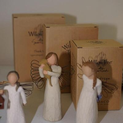 GROUPING OF WILLOW TREE ANGELS W/BOXES