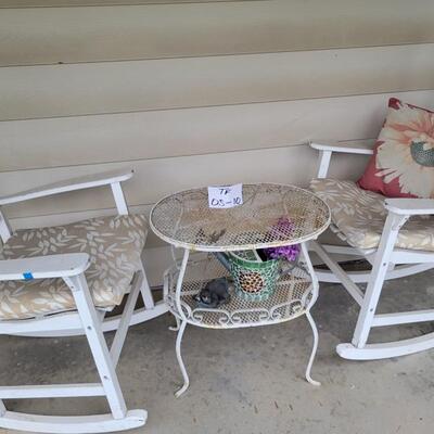 Outdoor Furniture and Decor Lot