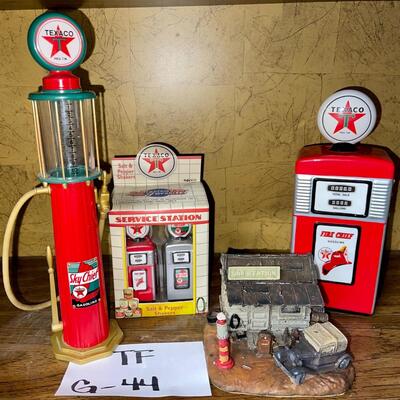 Texaco Decor Lot