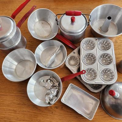 Vintage Aluminum Child's Pots & Pans
