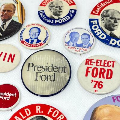 LOT 17: 1976 Presidential Campaign Political Buttons, Pins - Gerald Ford